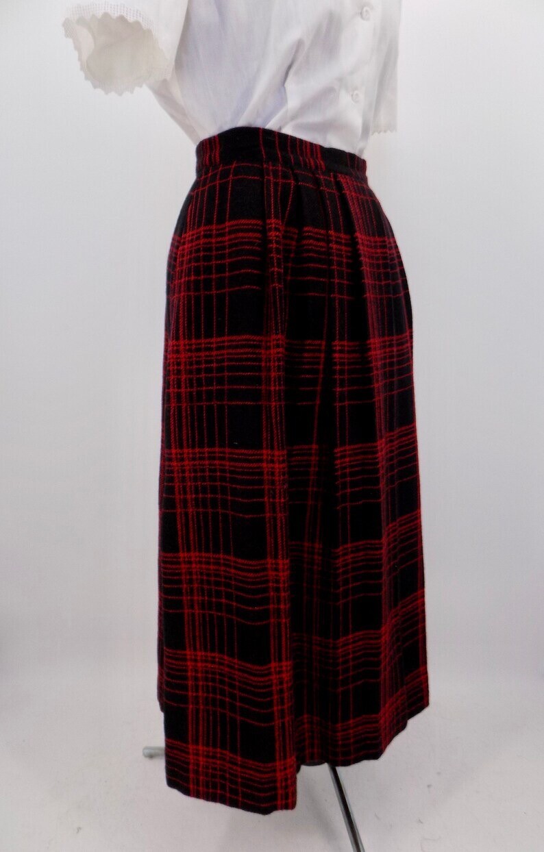 Vintage 1970s Does 1950s Black & Red Check/Plaid Wool A-Line Skirt W29