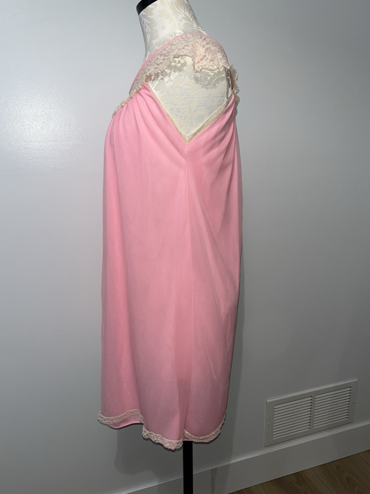 Vintage Avian Peignoir Pink Chiffon Lace V Neckline Negligee Nightgown Babydoll