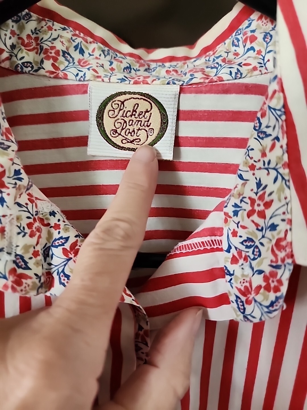 Vintage Picket And Postsnsz M/l Red And White Stripe Cottage Prairie Core