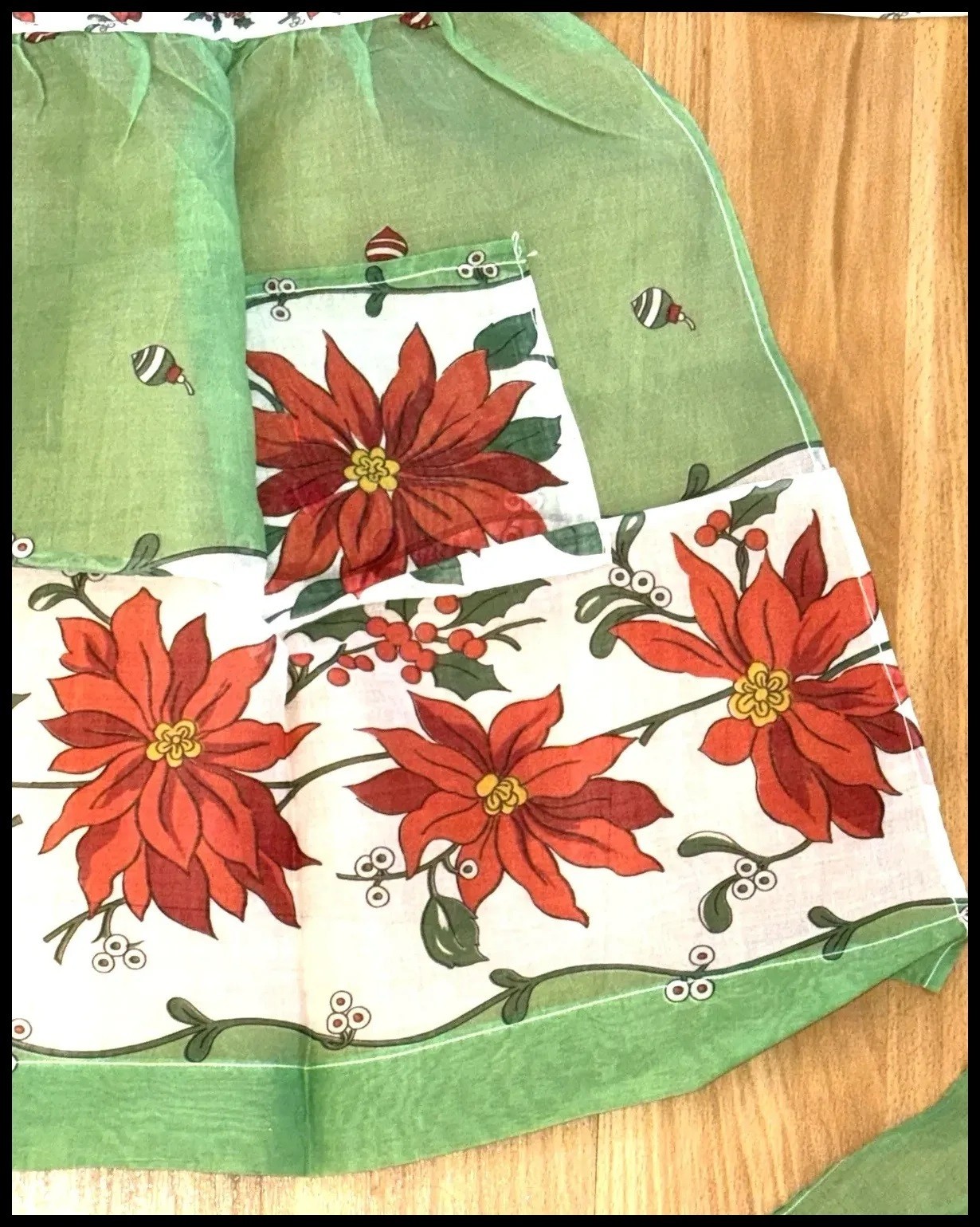Darling Vintage 1950s Organdy Christmas Apron w Poinsettias Berries Ornaments !