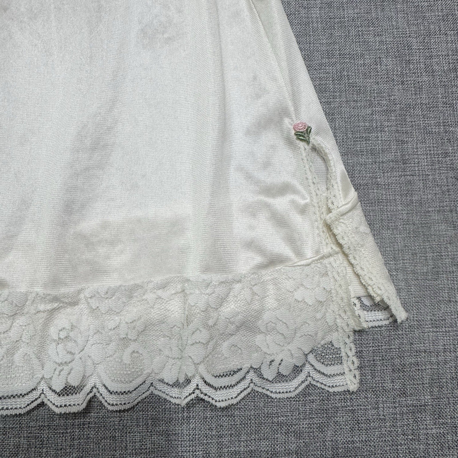 Vintage Maidenform Chantilly Slip Small Antron Nylon Lace Trim Rose Union USA