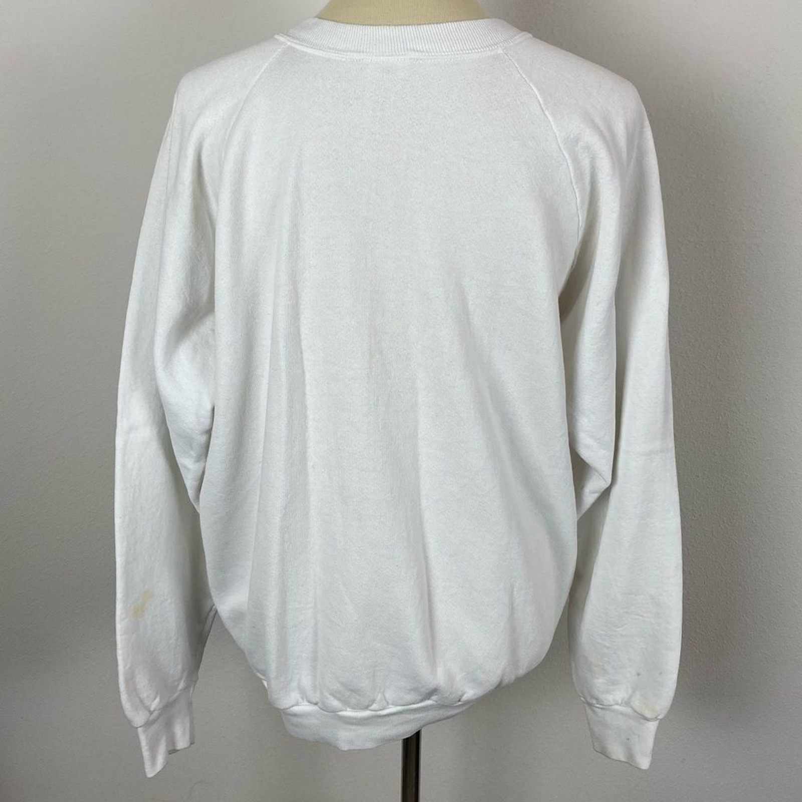 VTG (XL) Crewneck Sweatshirt – White Southwestern Bull Skull Unique Yellow Hip