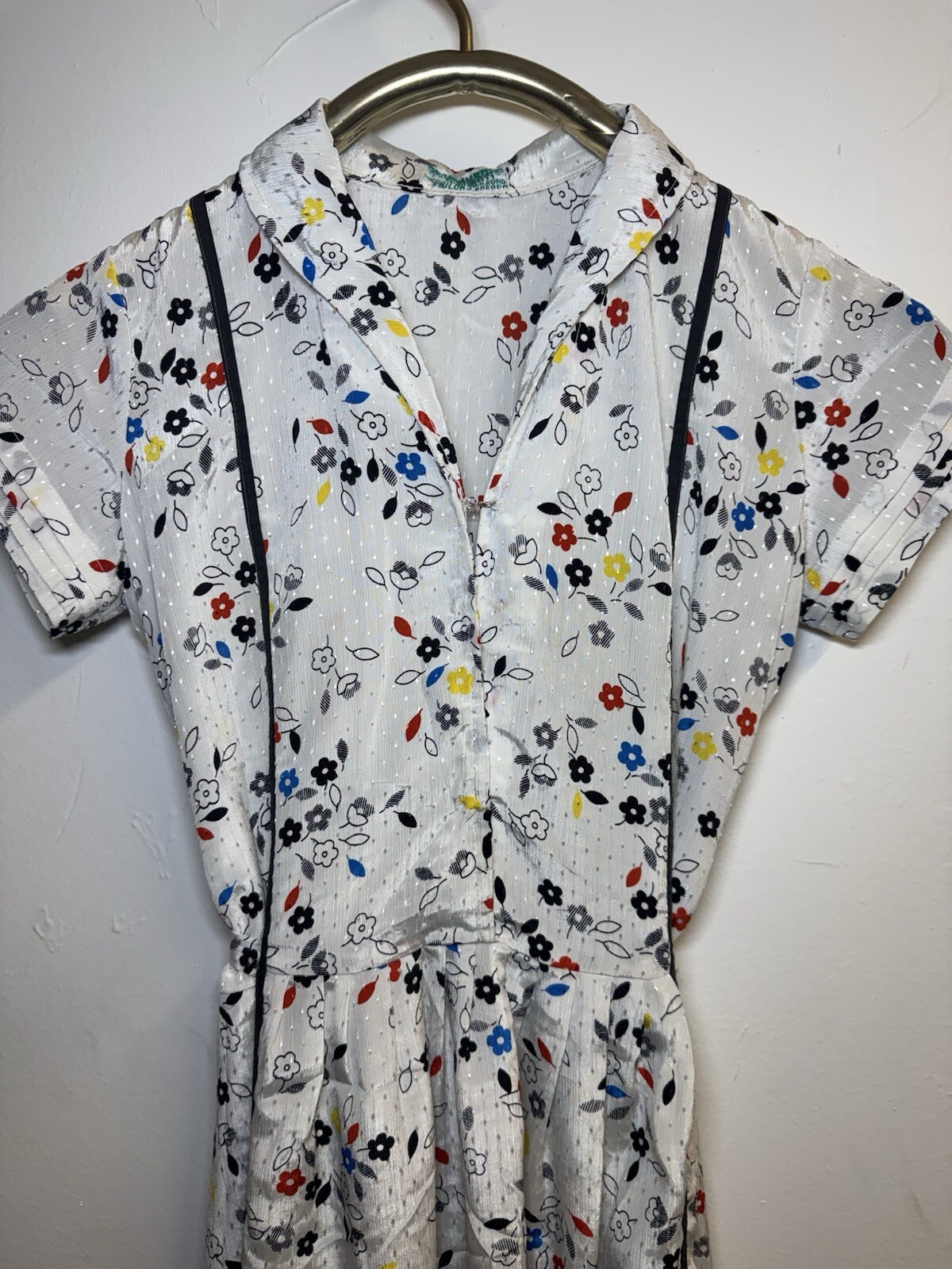Vintage floral dress size small excellent condition white black, red yellow blue