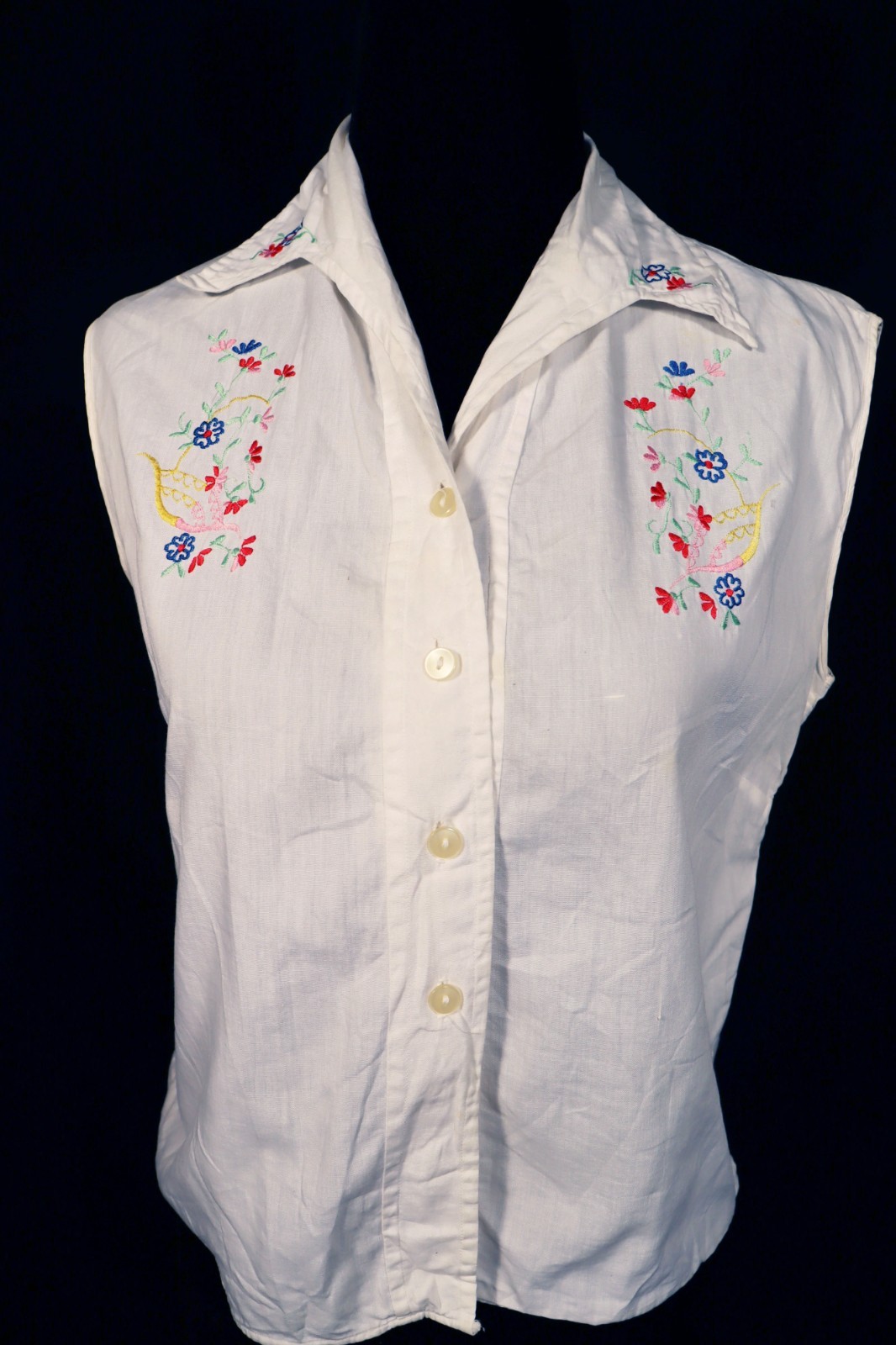 Vintage 1950’s White Cotton Embroidered Blouse Size Medium Excellent Condition