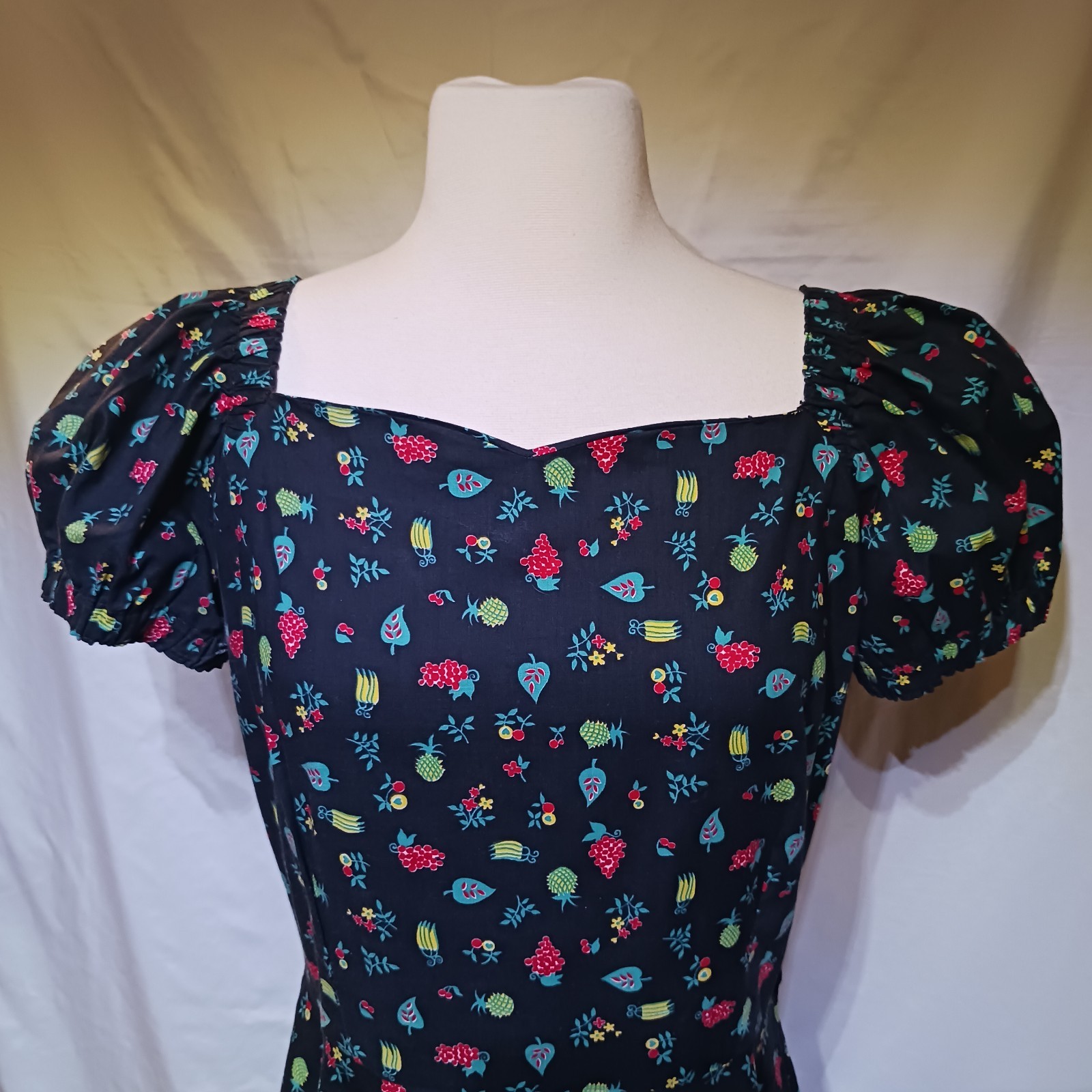 Vintage Fit & Flare Dress Sz. 6? Rockabilly Look Sweetheart Neckline Swing Skirt