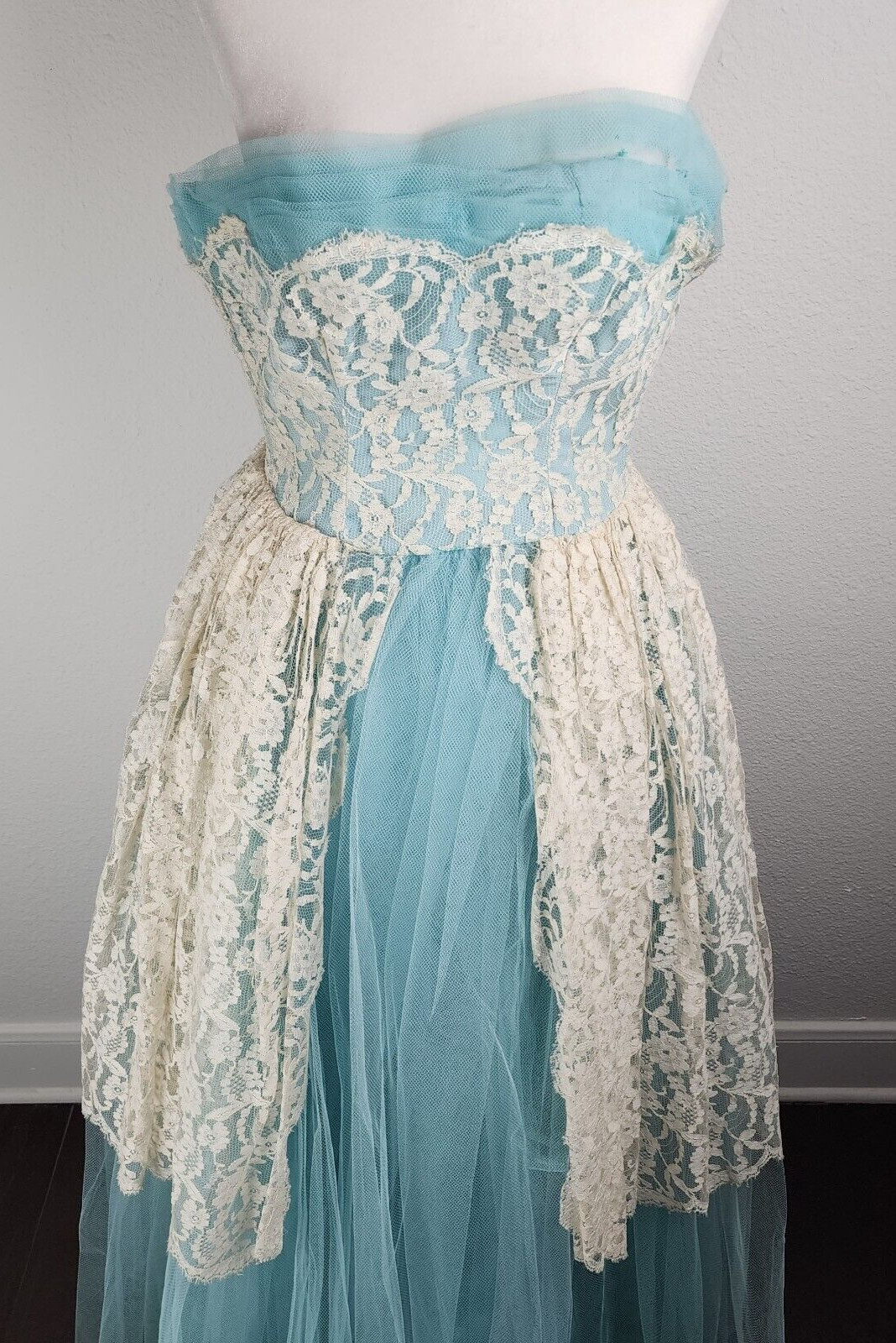 Vintage 1950s Strapless Turquoise Tulle Lace Prom Dress Cupcake Party Talon Zip