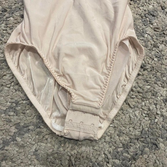 Vintage 80s/90s OLGA Nude Shapewear Bodysuit – Size 34D Classic vintage OLGA