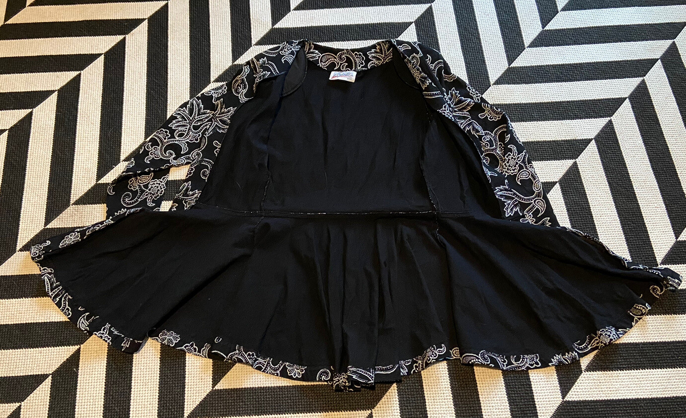 Vintage 80s Lajate Womens Blouse Top Black w White Embroidery Fit N Flare