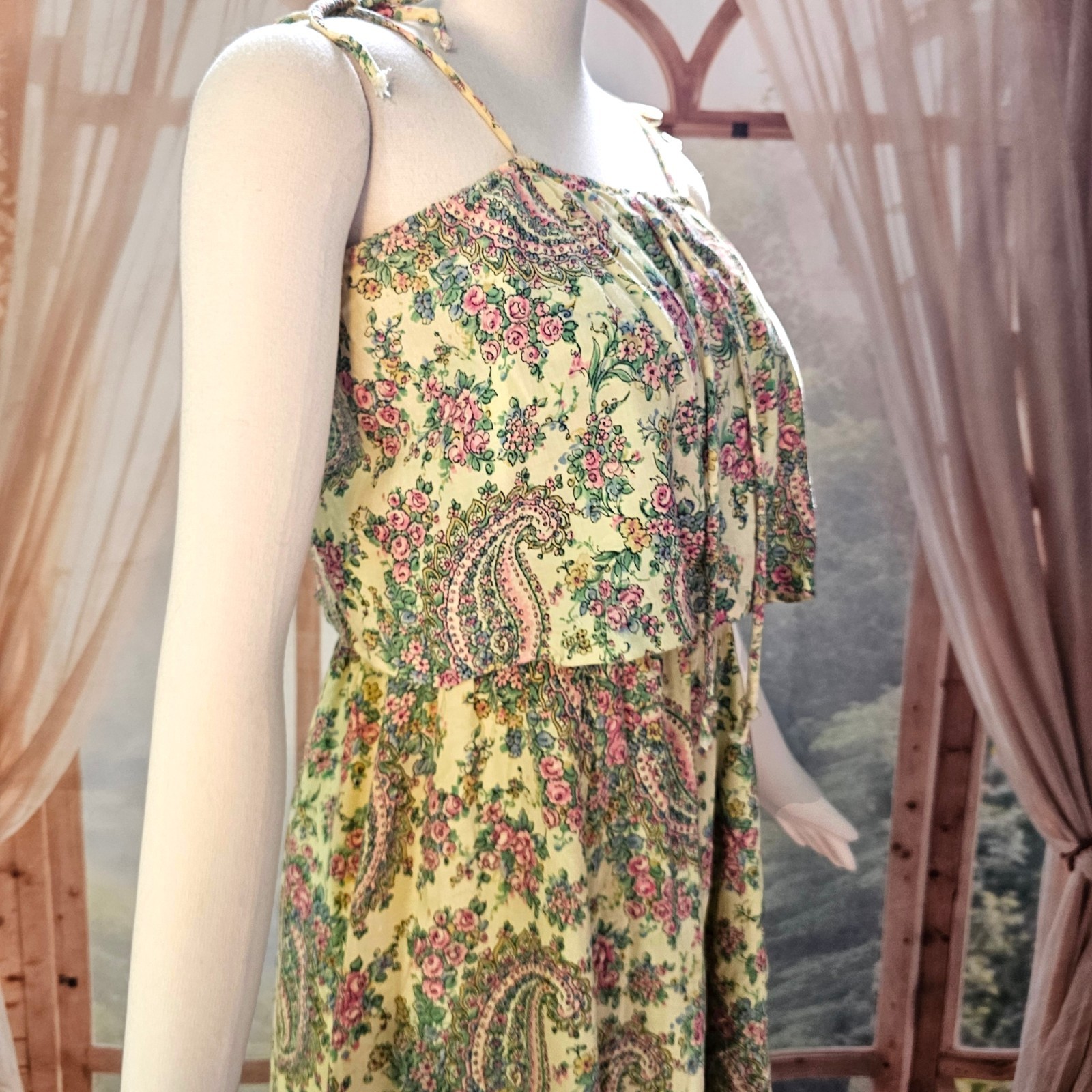 Vintage 1970s Dress Sundress Buttery Yellow Paisley Floral Print Adjustable