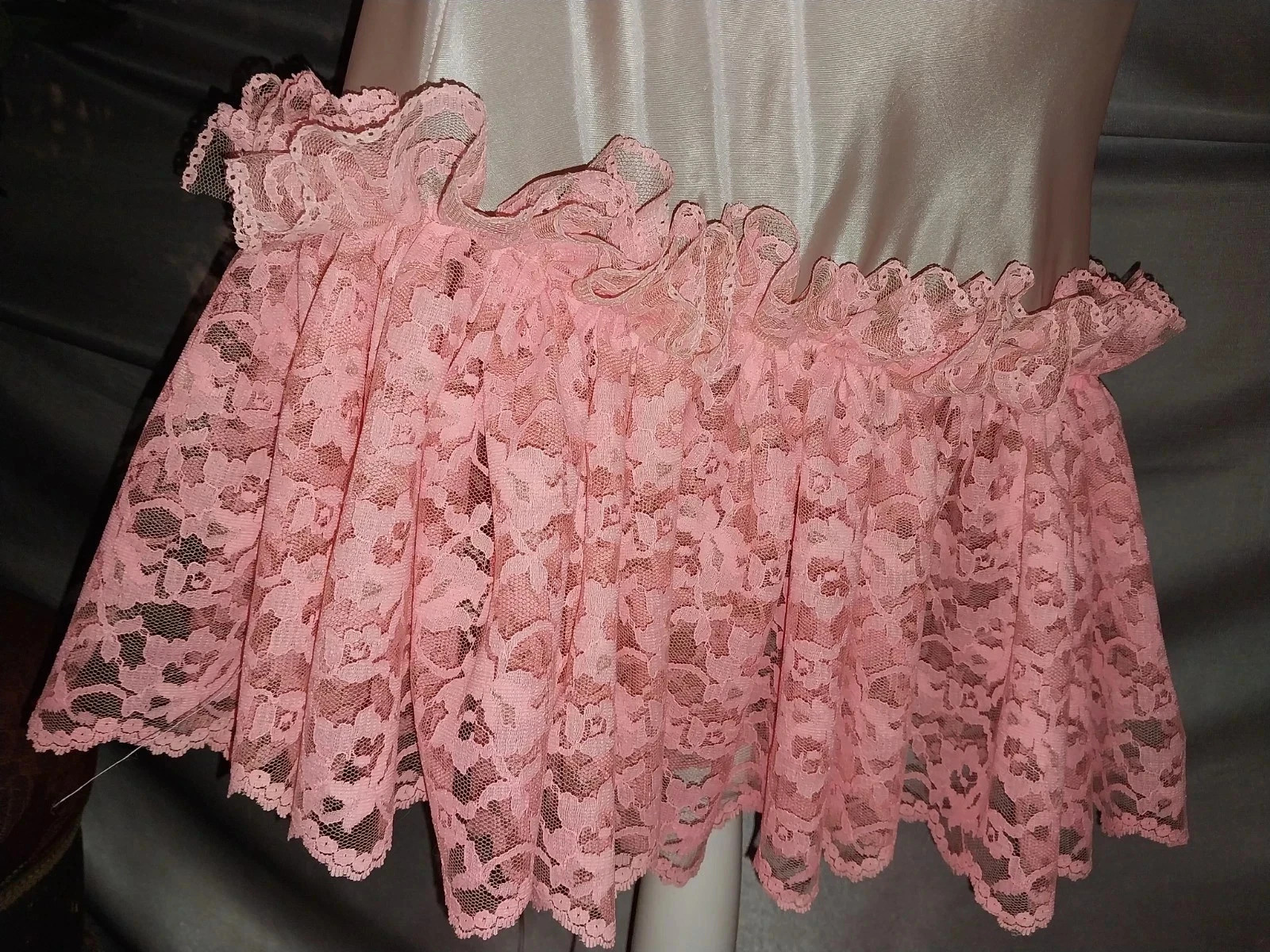 VTG SATIN LIQUID SHINY FARR WEST ESQUE HALF SLIP WIDE RUFFLES LACE PEACH PINK SM
