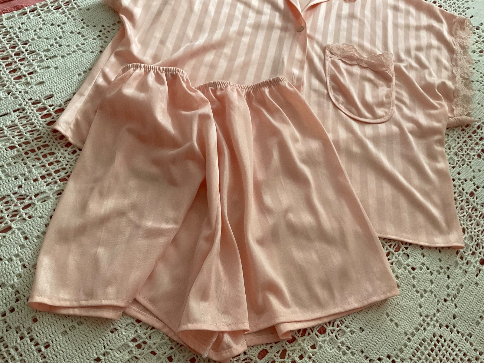 VINTAGE JILL ANDREA OF NY NYLON SZ M 2 PC SHORTIE PJ’S PEACH W/MATCHING LACE TRM