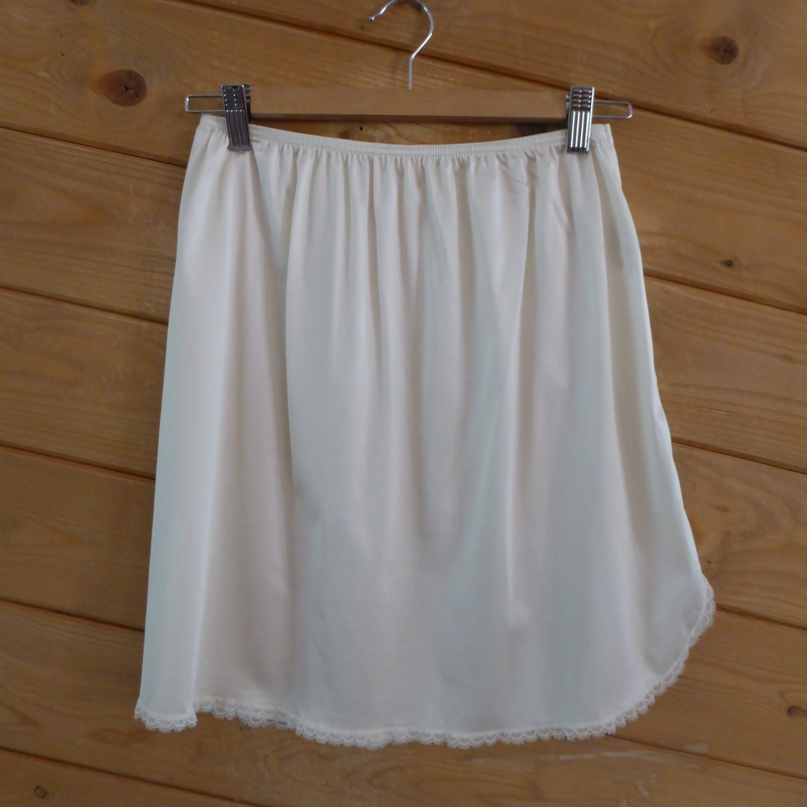 Vanity Fair Champagne Cream Off White 100% Nylon Slip Skirt Waistband Pull On M