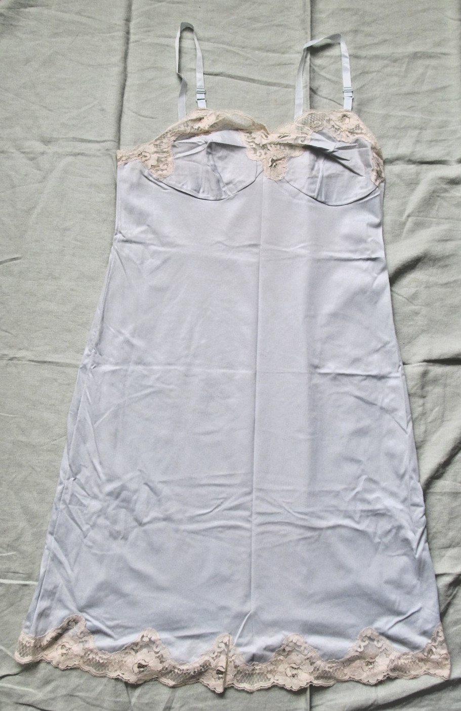 Vintage 50’s blue & lace Nylon Aristrocraft dress slip classic pin-up bombshell