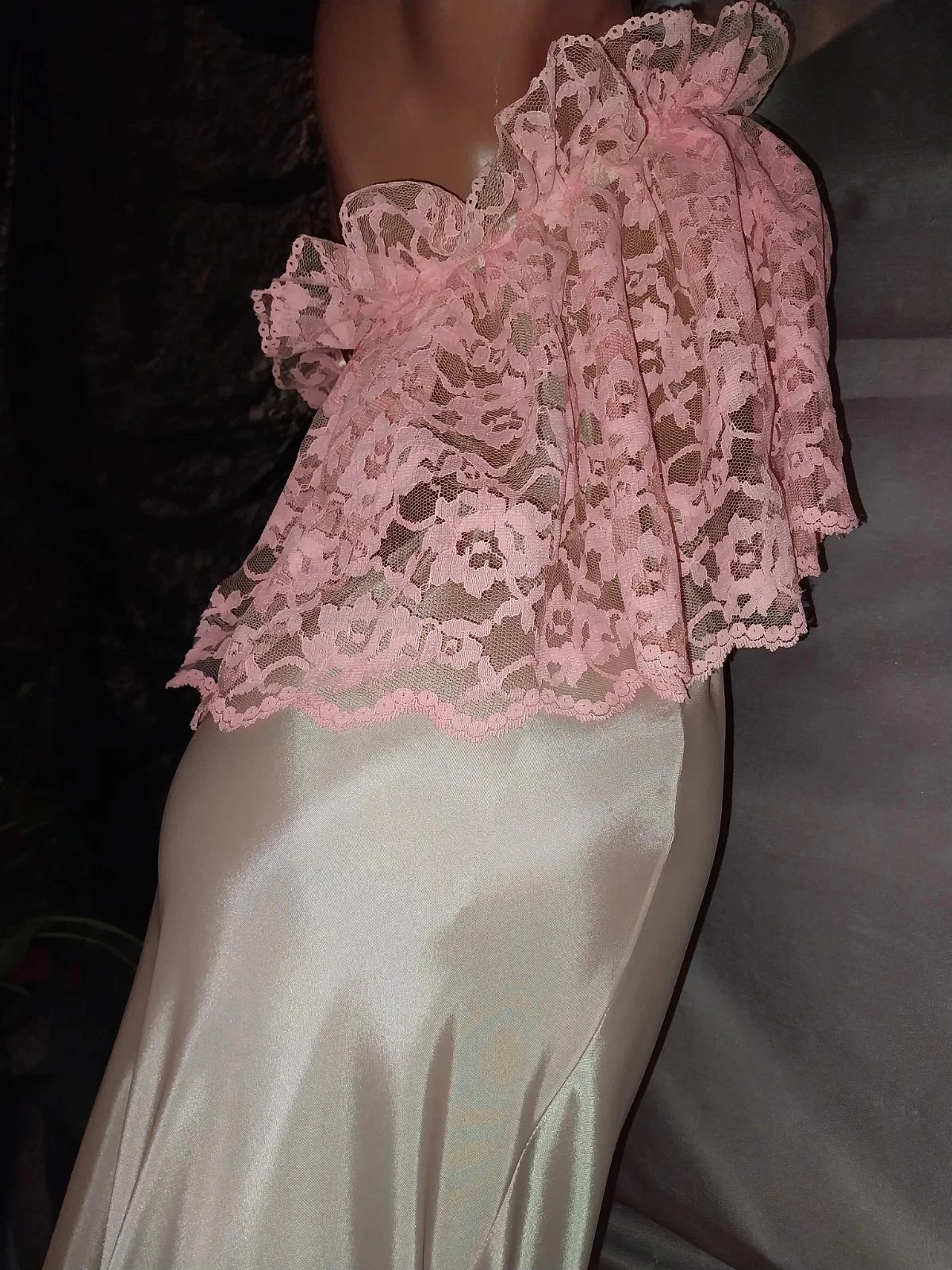 VTG SATIN LIQUID SHINY FARR WEST ESQUE HALF SLIP WIDE RUFFLES LACE PEACH PINK SM