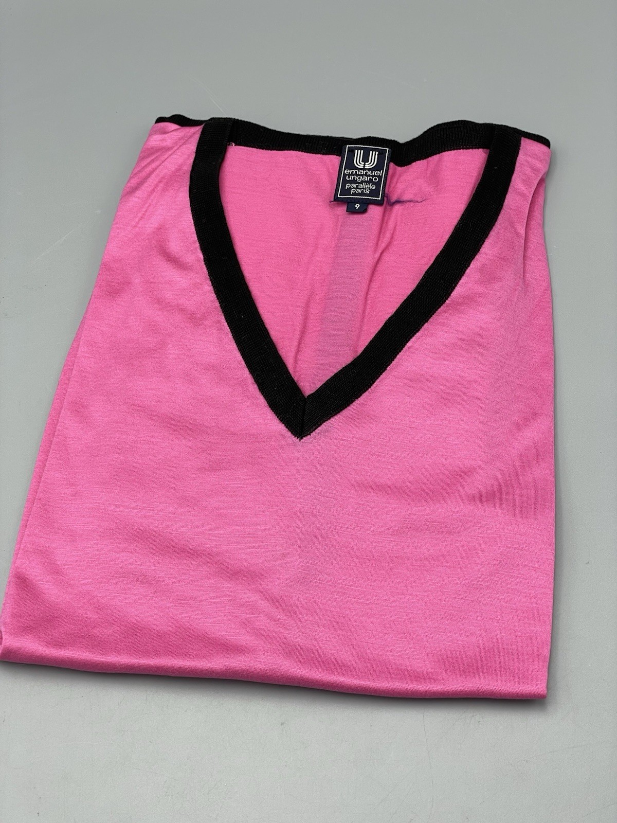 Vintage UNGARO Paris High Contrast V-neck Top Women’s Hot Pink 1980s 1990s
