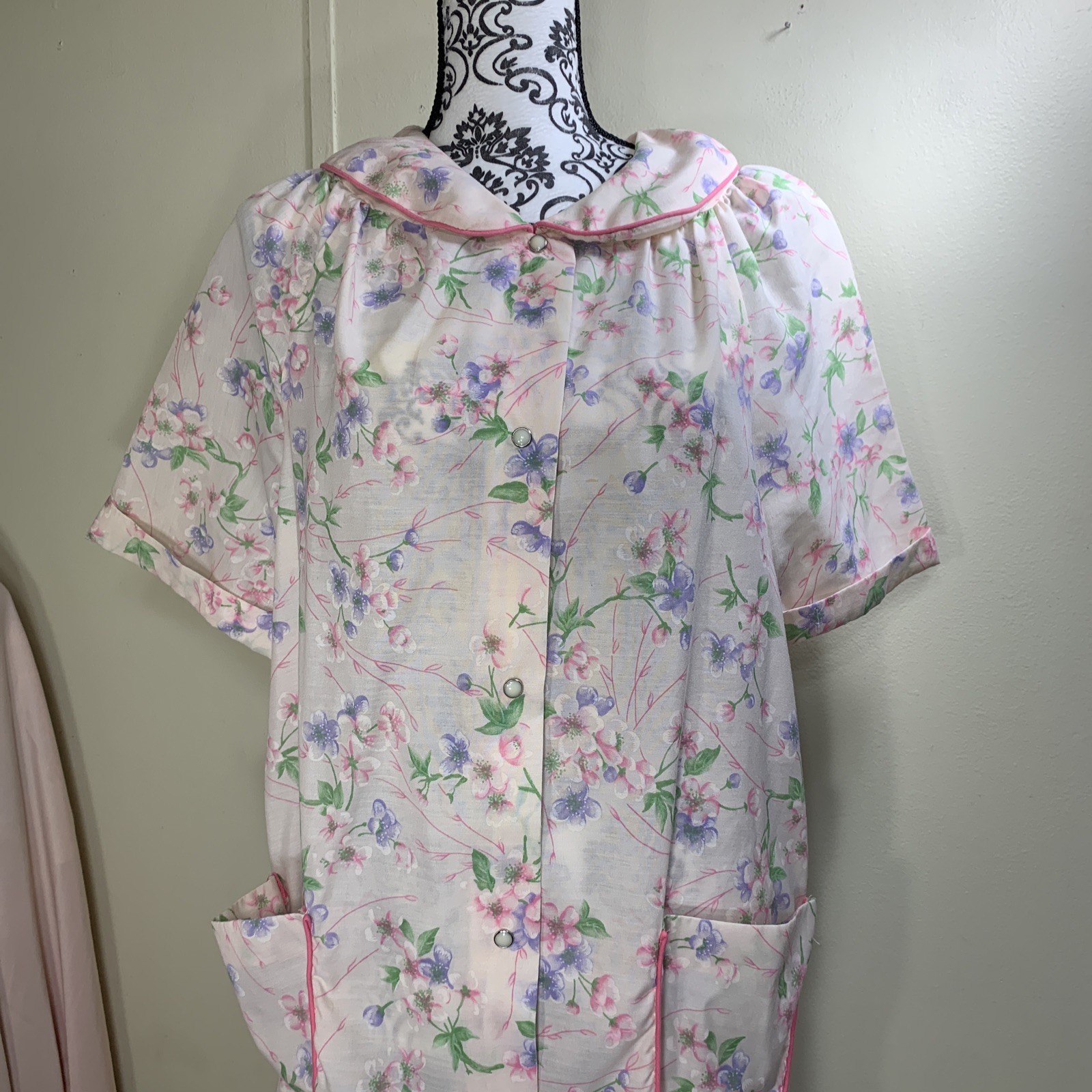 Vintage Women’s Robe Snap Front Duster Size Medium House Dress Lounger Pockets