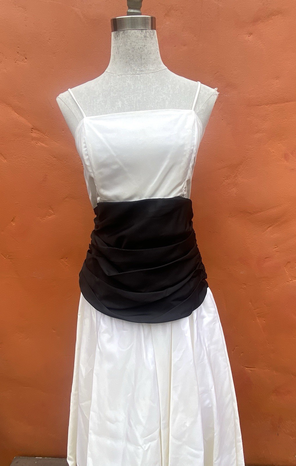 Vintage 1980s prom dress party cocktail Black White Fit Flare evening formal