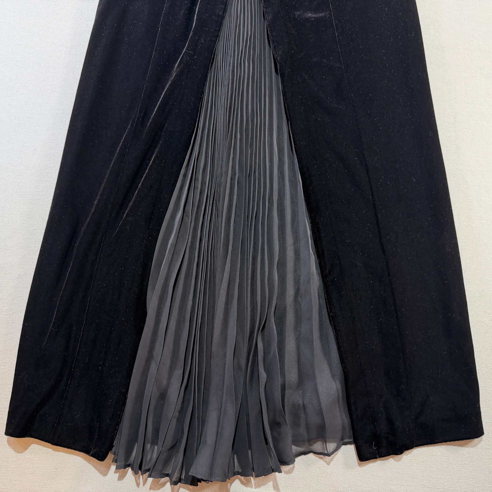 Robbie Bee Black Velvet Evening Dress Sz 10 Chiffon Drape & Pleated Sweep Train