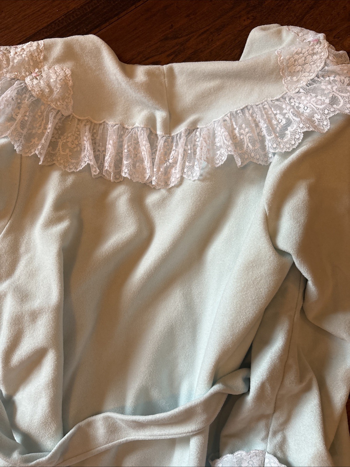 Vintage Vanity Fair Soft Sea Foam Embroidered Robe Ruffled Trim Belt Pockets M