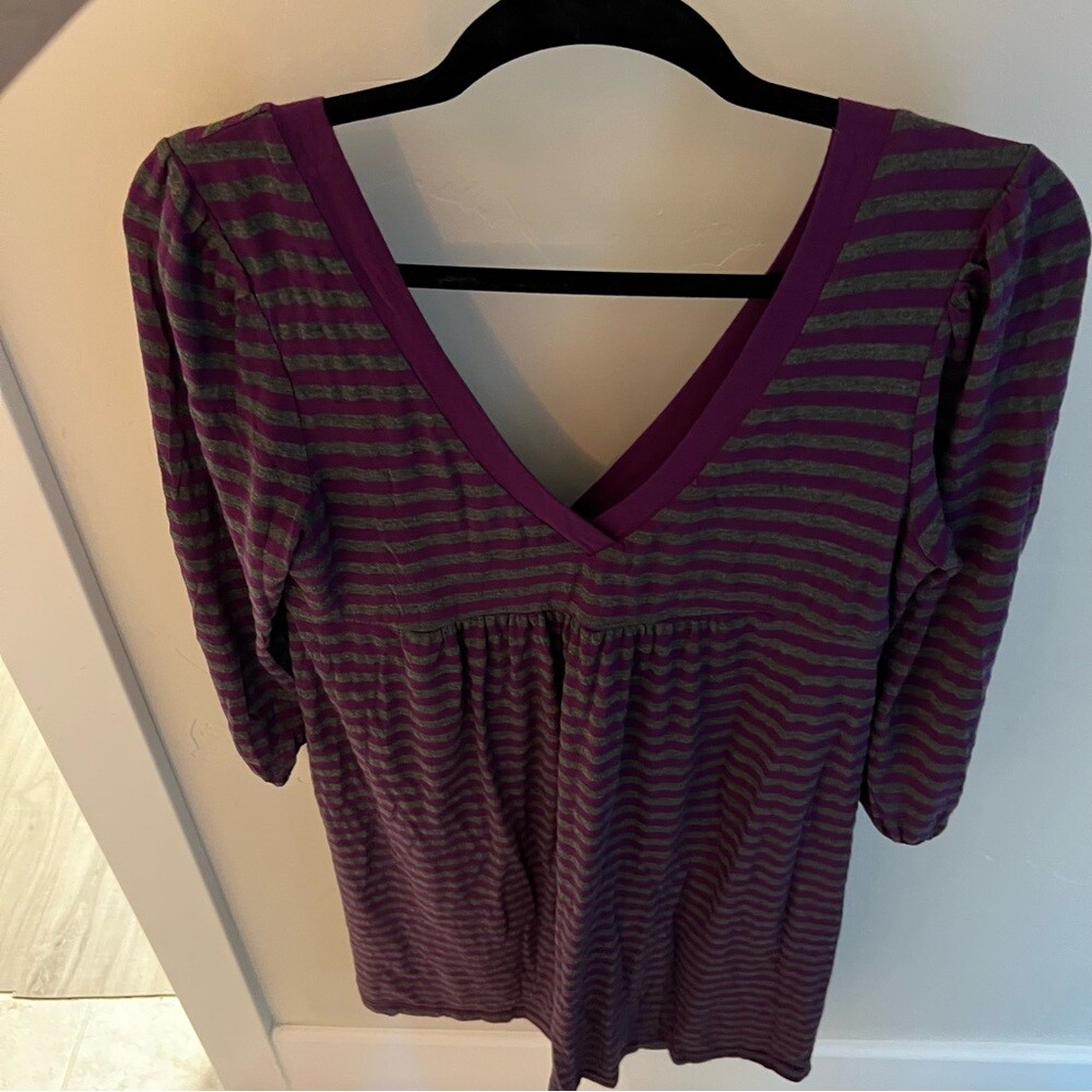 EUC Splendid dress sz L purple and heathered grey stripes. 3/4 sleeves deep V