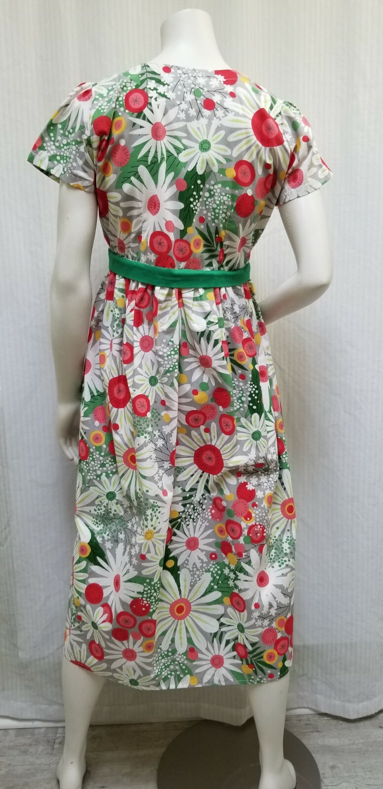 Vintage Gray Red Green Yellow Floral Print Milkmaid Dress – Size M – EUC