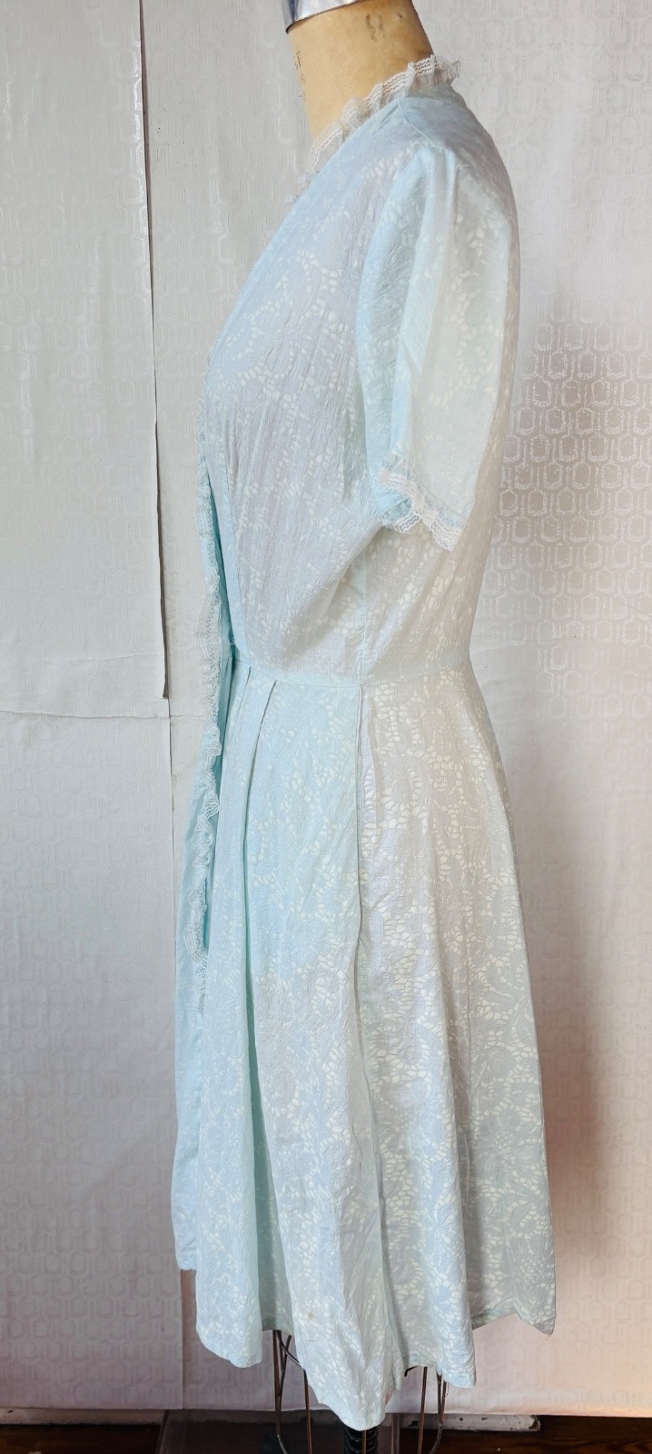 VTG 40’S HANDMADE SEMI SHEER MINTY BLUE FLORAL COTTON LACE WRAP HOUSE DRESS*S