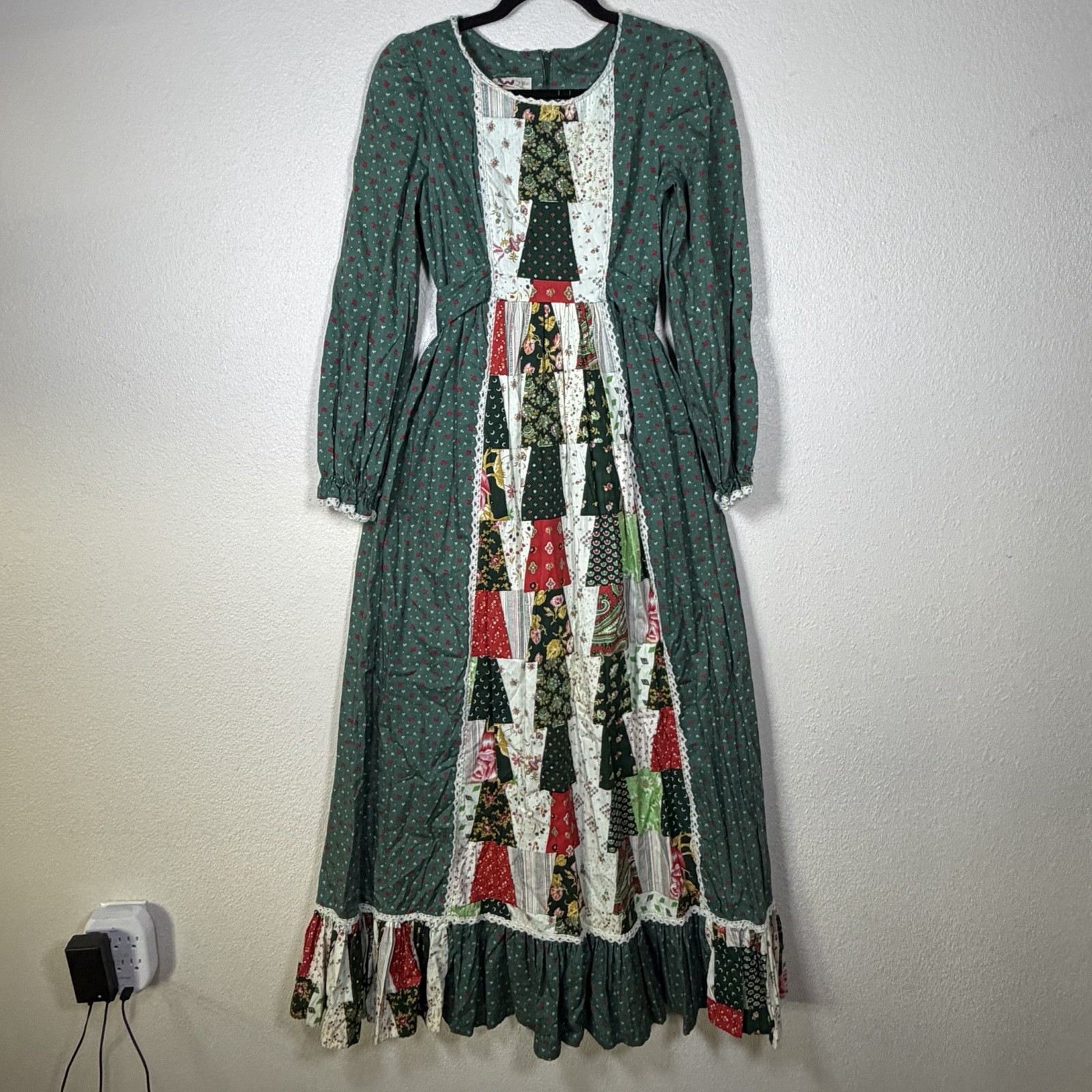 Vintage 1970s Quilted Patchwork Lace Prairie Maxi Dress 3 Cottagecore Folklore