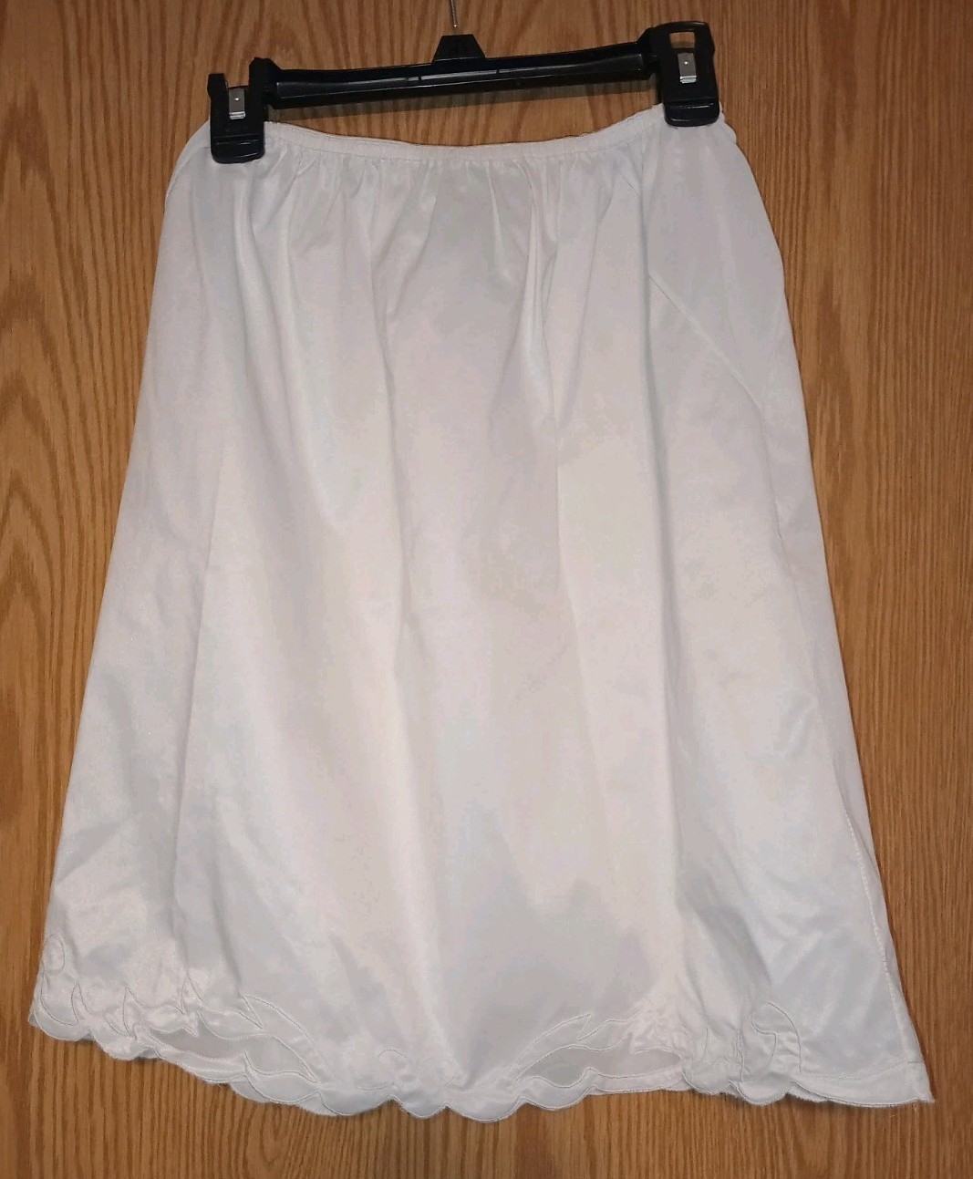 White Vintage Movie Star 19″ Half Slip Antron Nylon Size Large Pre-owned