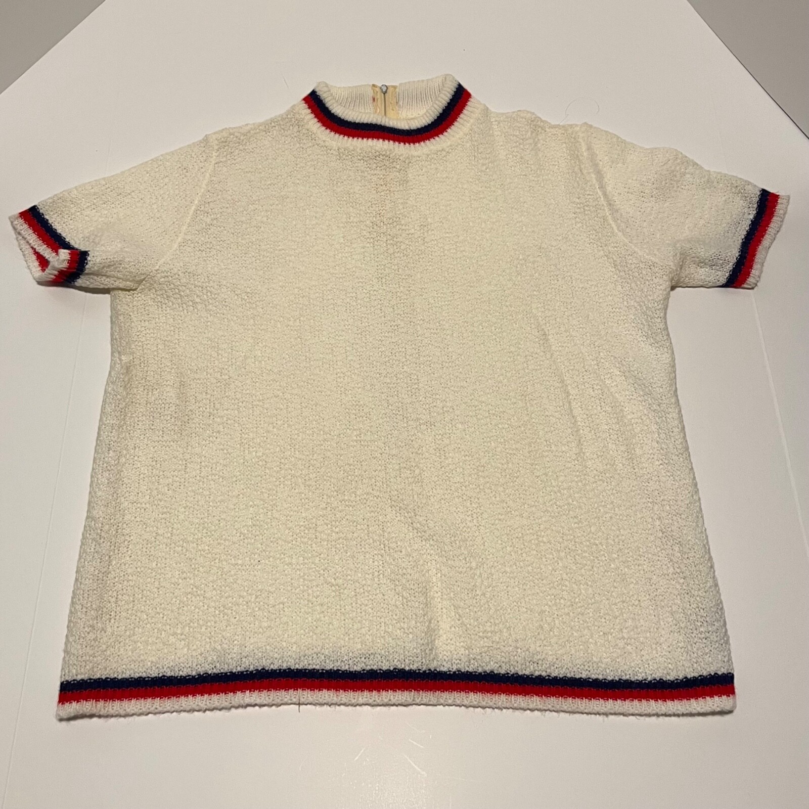 Vintage 60s Women’s Short Sleeve Crew Neck Ringer Acrylic Knit Top Mod 20″ x 23″