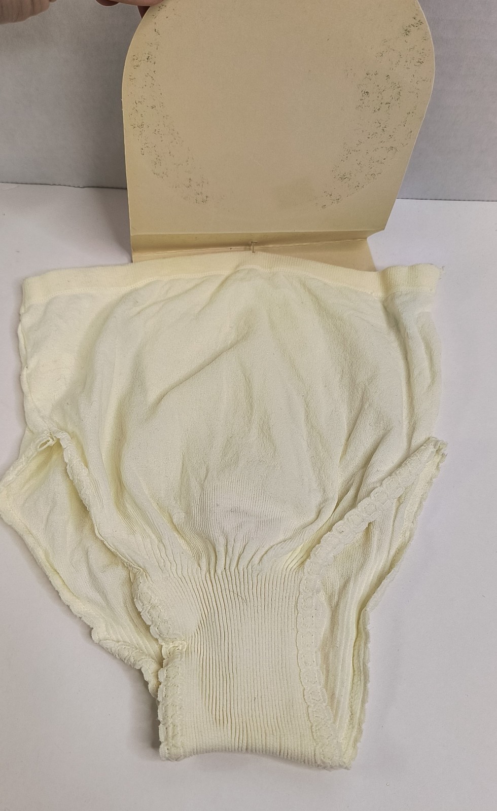 NWT Vtg LovePats Women’s 4-7 Stretch Briefs Underwear 1 Pair Beige/Cream