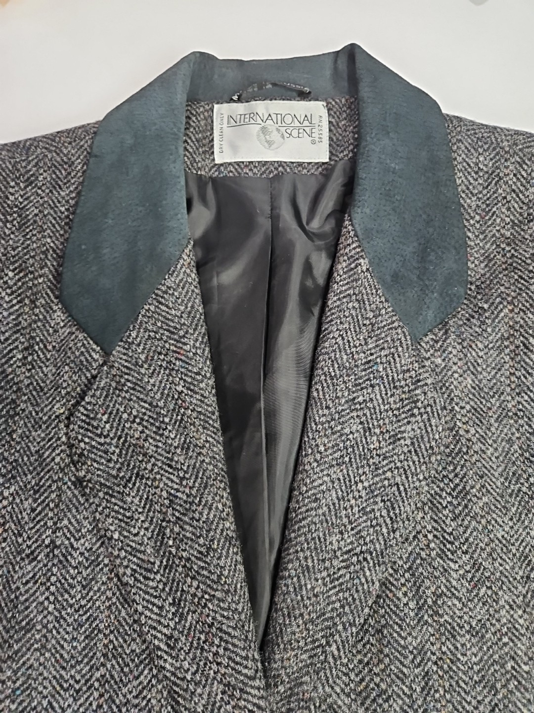 VINTAGE INTERNATIONAL SCENE WOOL AND SUEDE COAT (98)