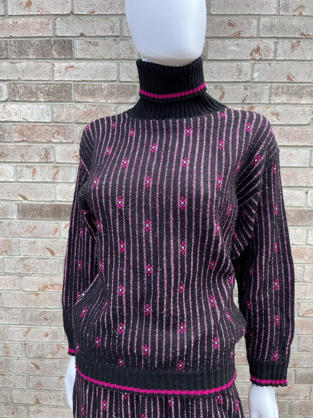 Sweater Skirt Set Medium turtleneck knit pink black bear crossing High Neck ReAD