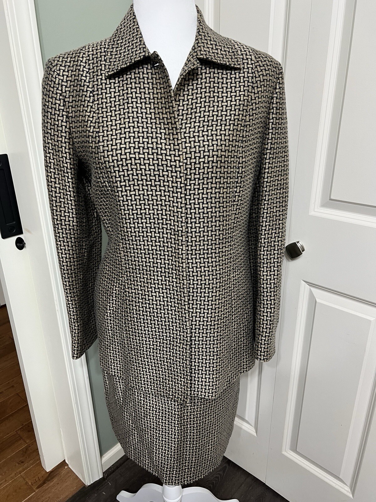 VTG Dana Buchman Black/Gold Geometric Pattern 2pc Jacket Sz Skirt Sz10P Suit