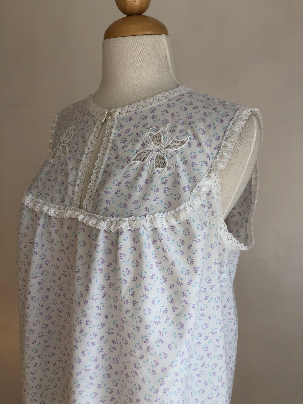 GORGEOUS VTG REGAL ROSE Purple Floral White Lace Soft Cotton Nightgown SZ M