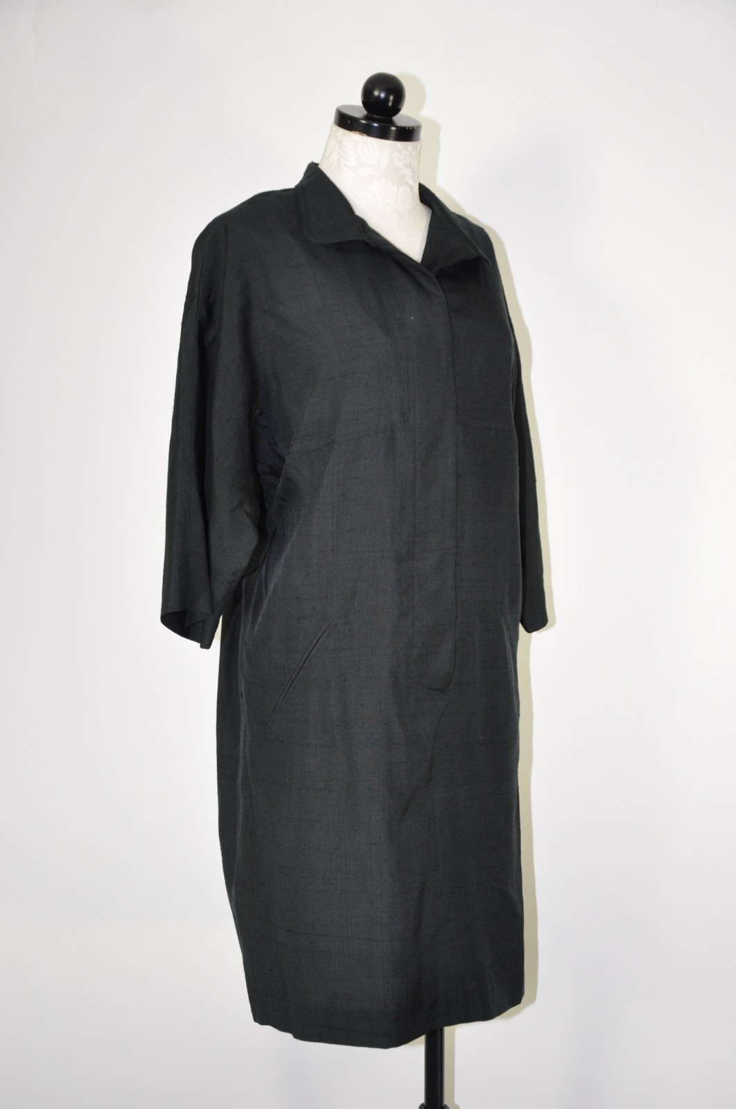 90s Black Textured Raw Silk Long Sleeve Button Front Modest Shirtdress Women M L