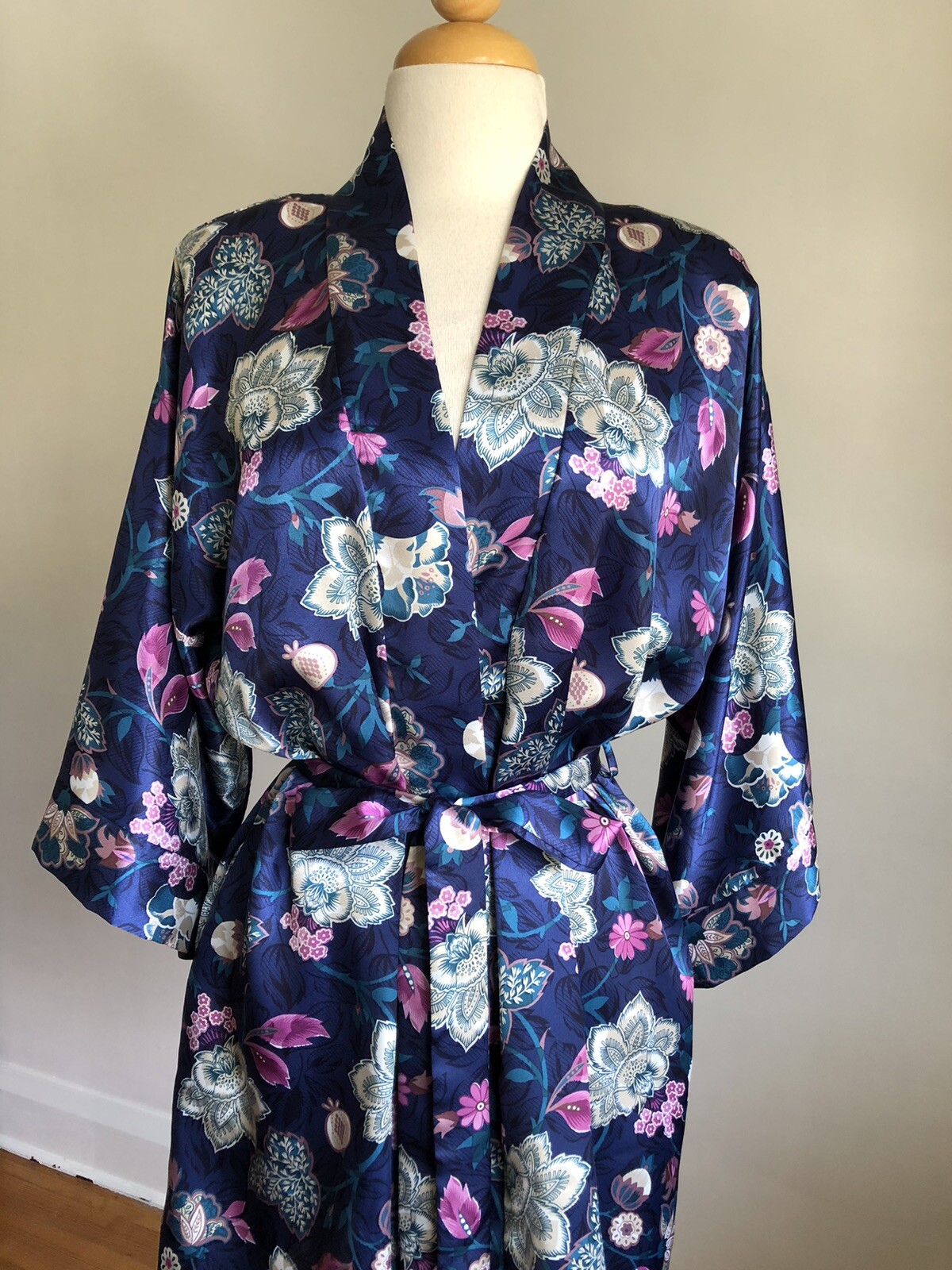 STUNNING VTG CALIFORNIA DYNASTY Blue Floral Silky Satin Robe Dressing Gown S/M