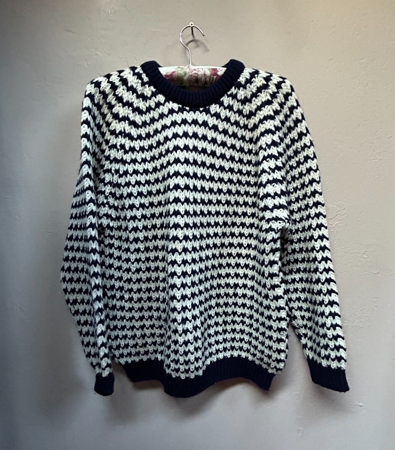 Vintage I. Magnin Women Crew Neck Stripe Knitted Pullover Sweater 100% Pure Wool