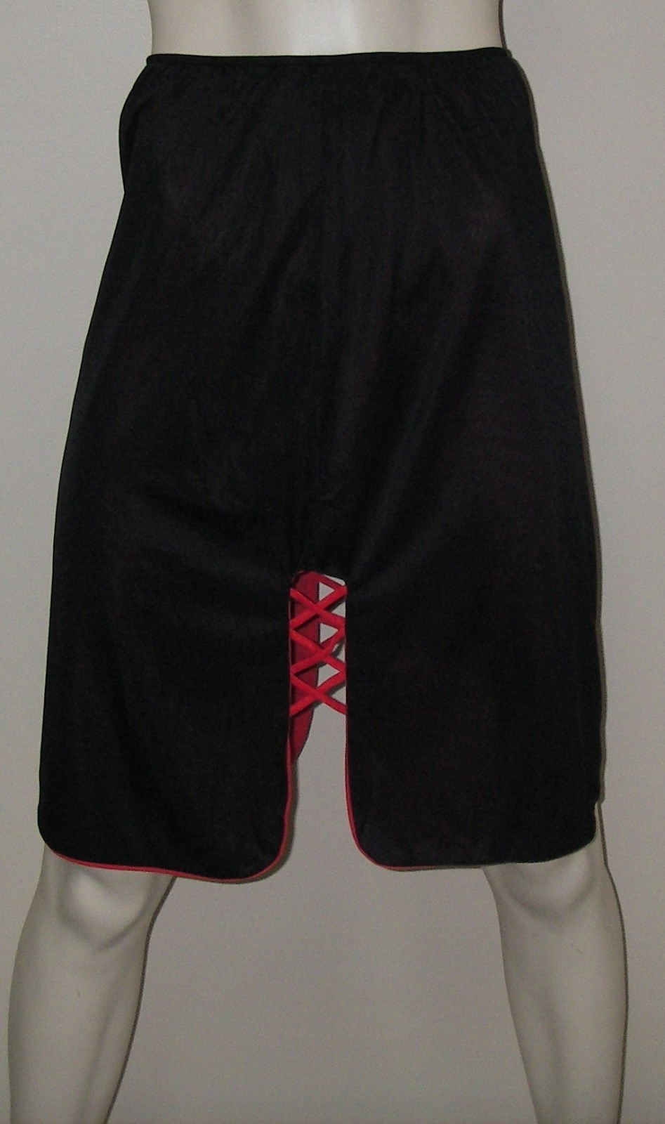 Vintage Lingerie Half SLIP Eye-Ful by Flaums ILGWU Union Black/red Reversible