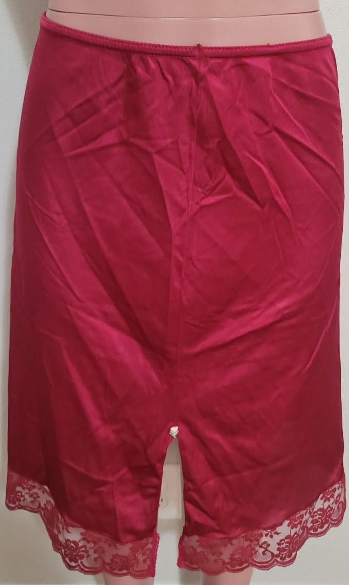 Chantilly Maidenform Red Slip 64002-AV Size Large Untagged