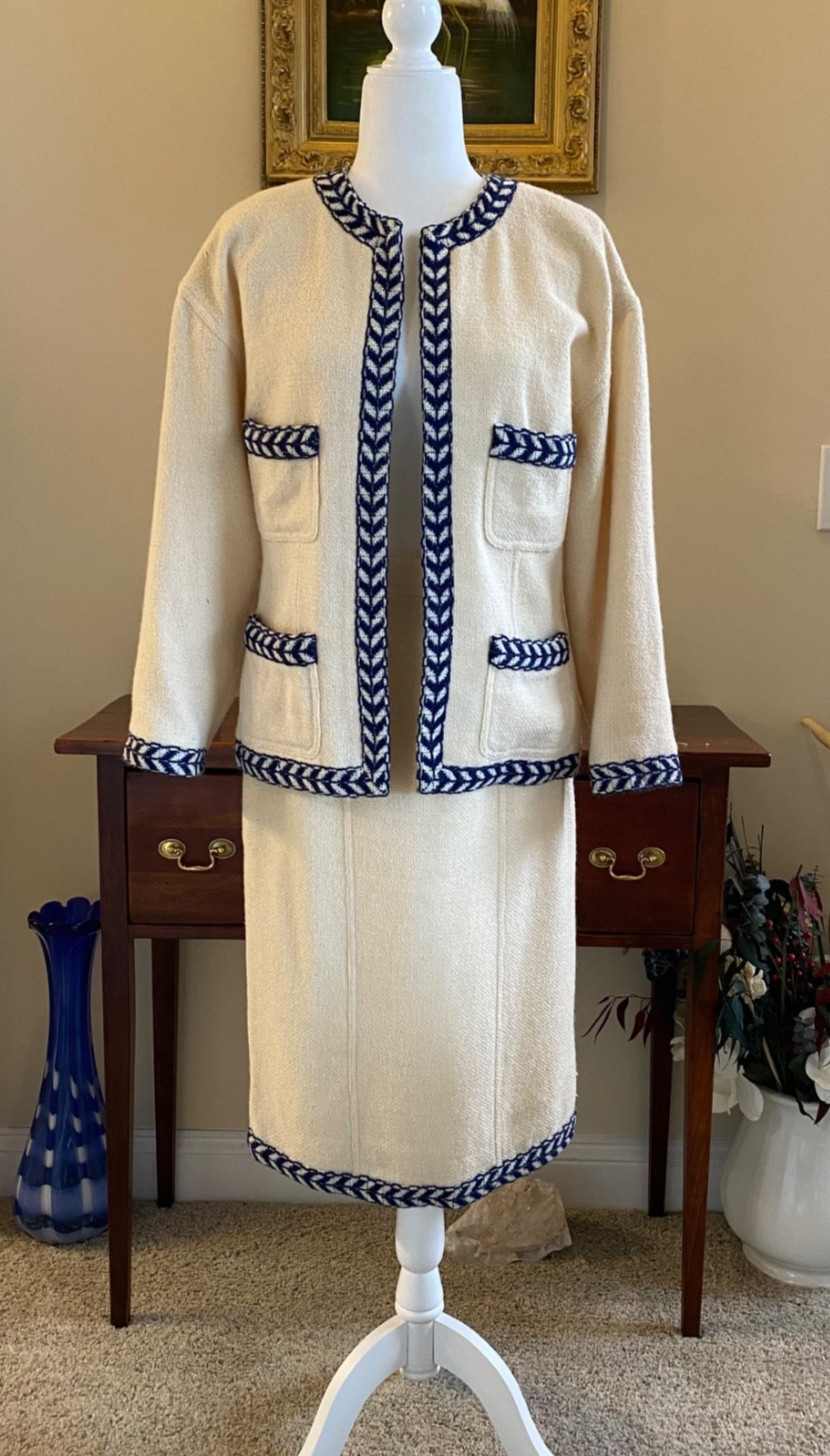 Vintage CHANEL BOUTIQUE 2 Pc Tweed Suit FR 40 Cream & Blue Blazer, Pencil Skirt