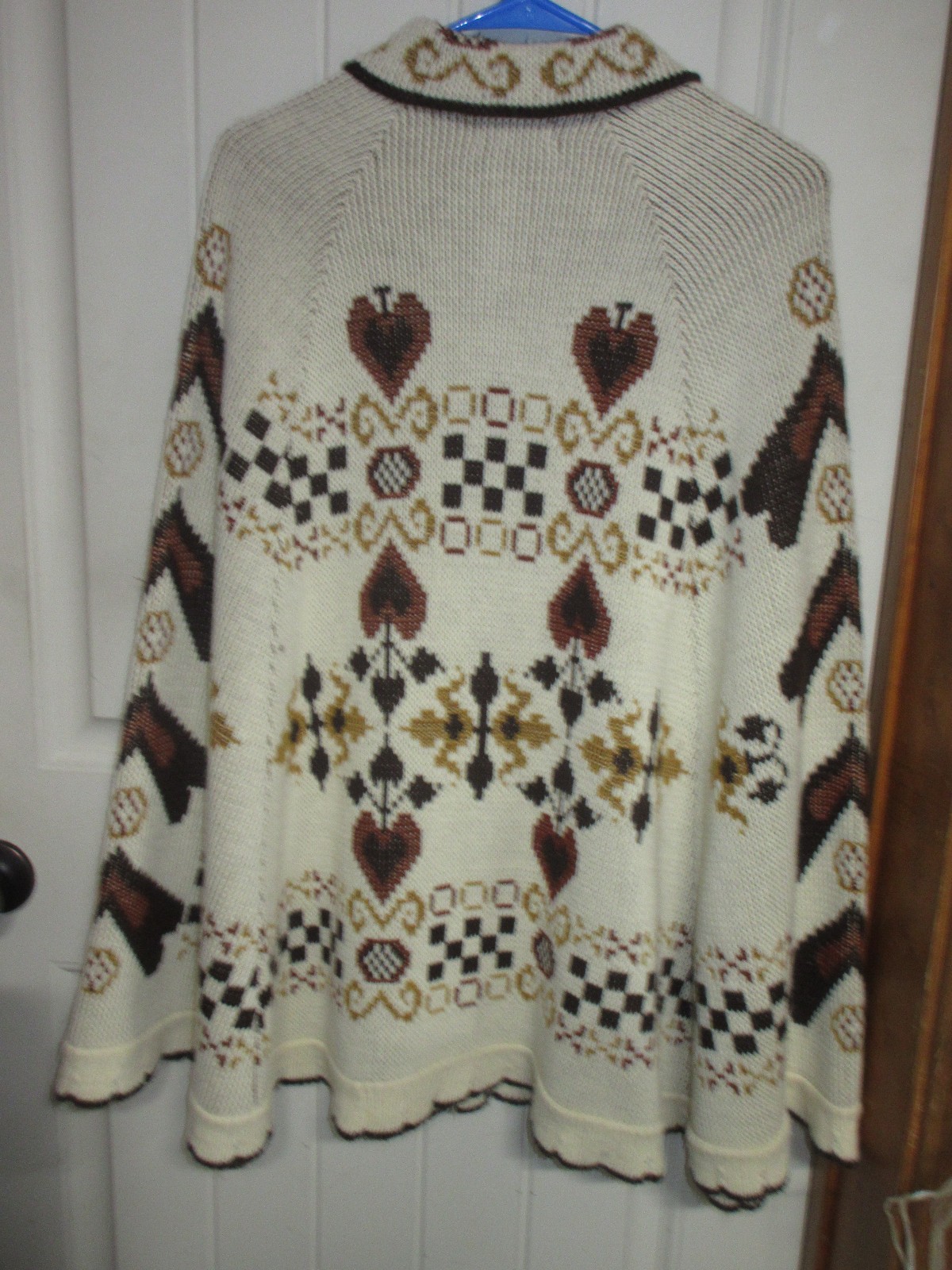 Sturbridge Vintage 1970s Knit Poncho Cape Scandenavian Hippie Western One Size!