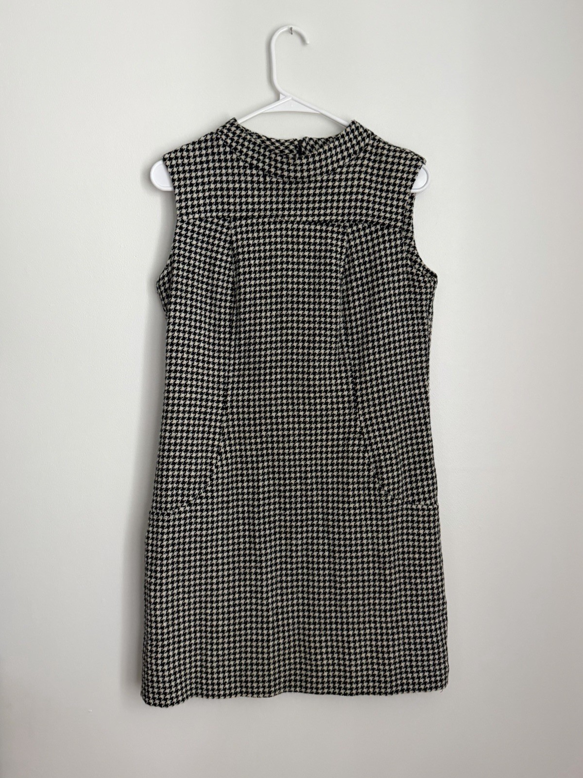 Vintage 70s Handmade Black and Ivory Houndstooth Shift Dress Size Medium