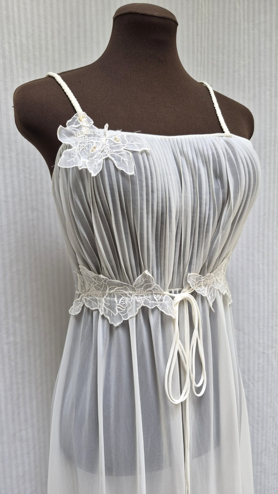 Vintage 2 Piece KICKERNICK Restware Ivory PEIGNOIR Robe & Nightgown -Size S- EUC