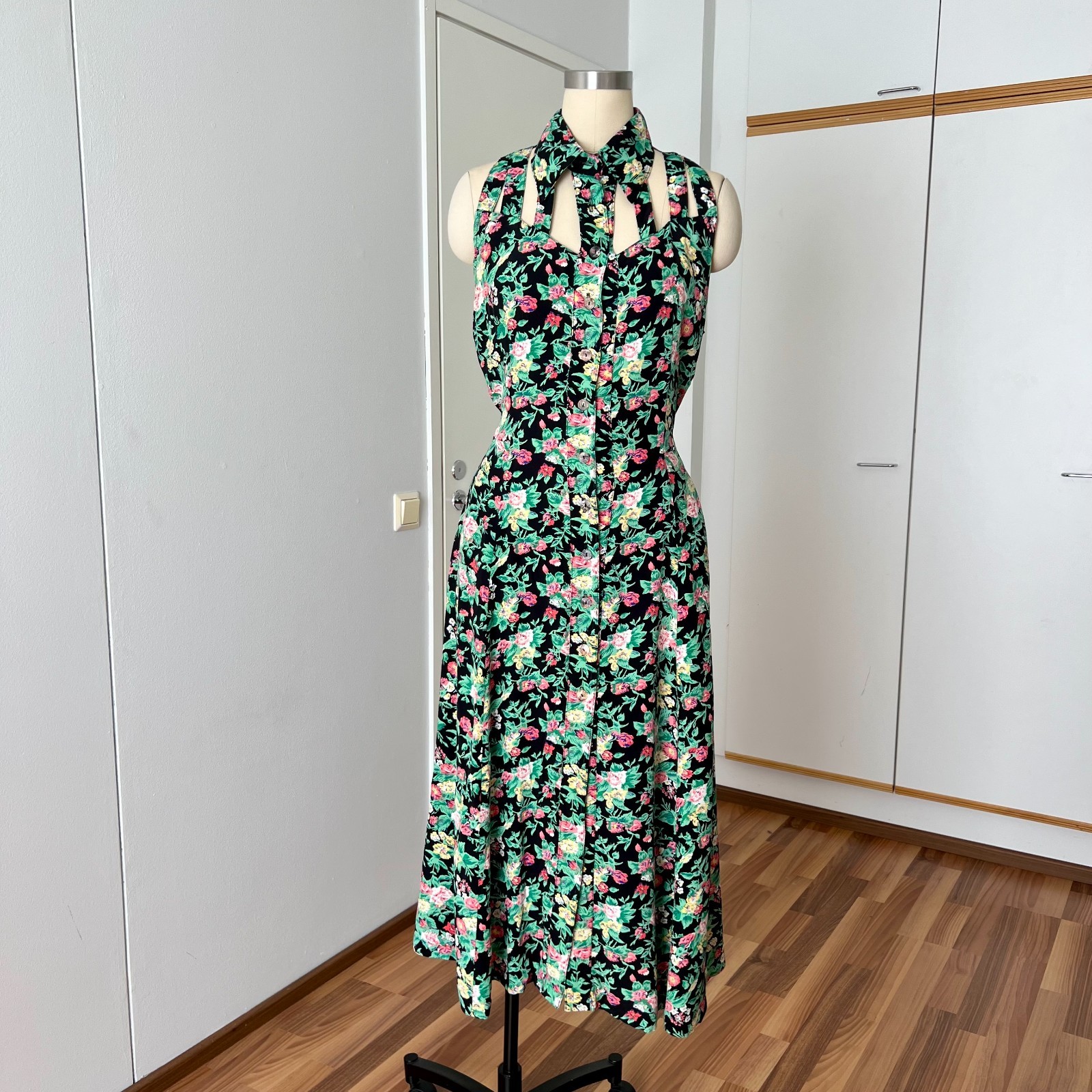90s Floral Maxi Dress with Pockets Cage Neck Button Front Midi Summer Romantic