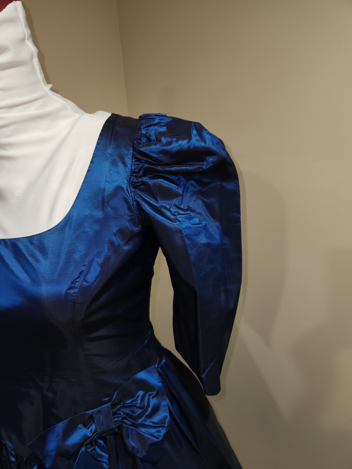 Unlabled Vintage Taffeta Formal * Deep Blue * sz10apx (Measurements Given) * GUC