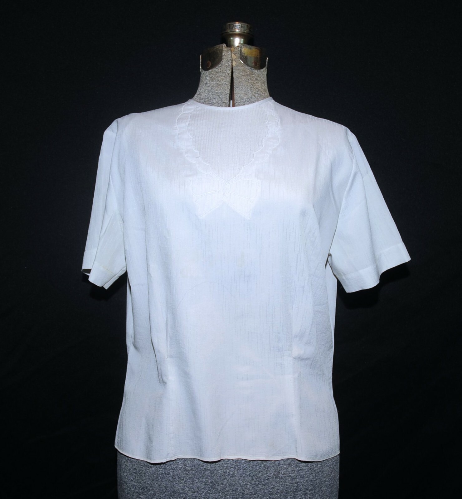 VTG 50’s 60’s Pale Gray Silk Blend Blouse 'Bow’ Pleating Detail at Neckline MED