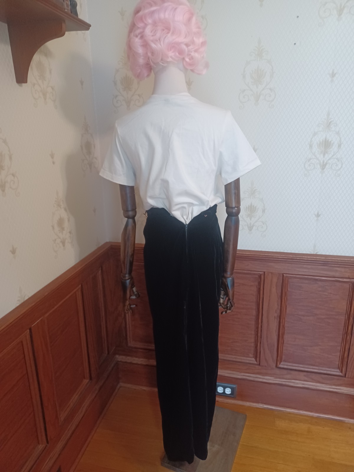 Vintage 1970s/1980s Intuitions Union-Made Black Velvet Gothic Maxi-skirt