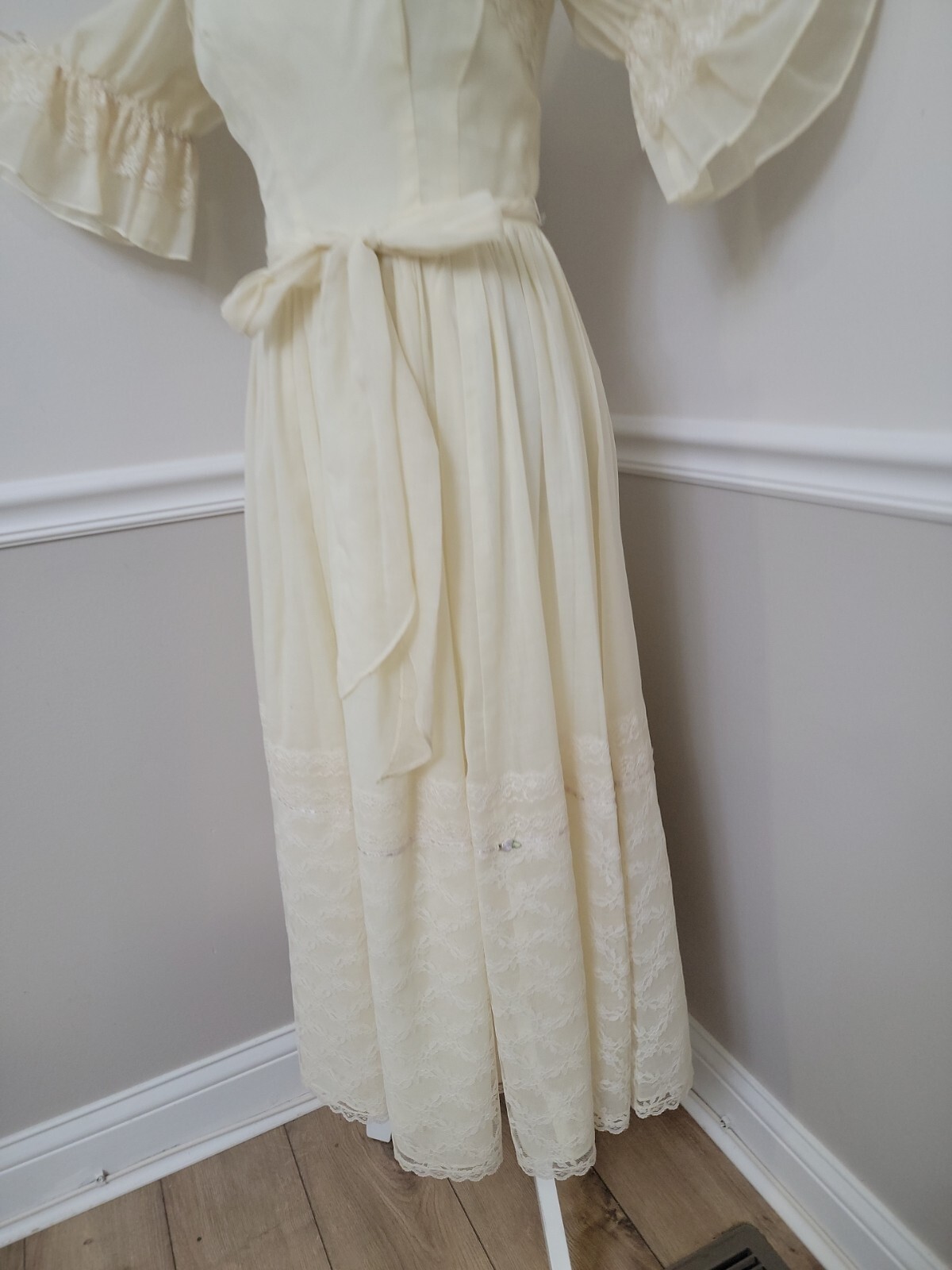 VTG70’s Candi Jones Ivory Ruffle Lace Dress/Prairie/Hippie/Wedding Beach Dress