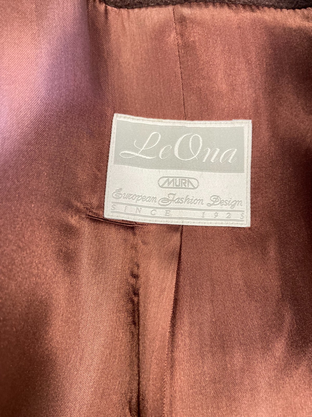 Women’s 80’s Vintage classic coat by Mura | Wool, Cashmere, and angora | EU 44