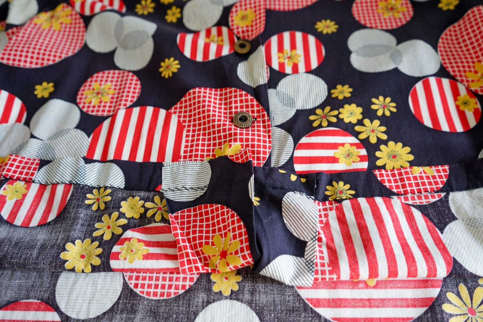 Dutchmaid Vintage 70s Daisy Polkadot Women Button Shirt Size 38 Retro Hippie